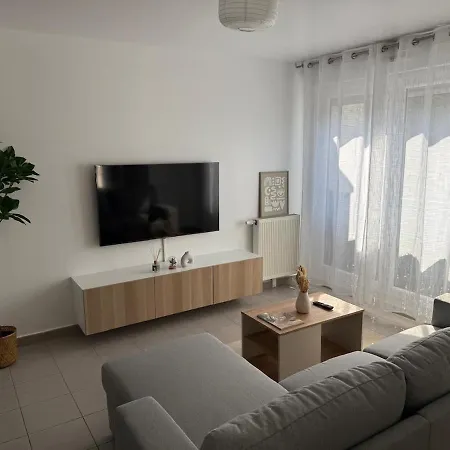 Cosy Proche Paris 1 *